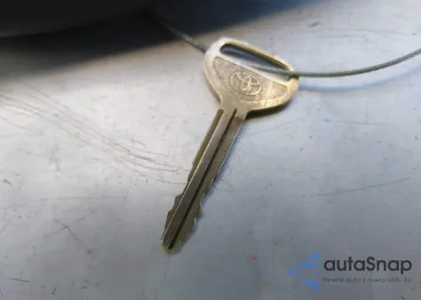 1998 Toyota Sienna Le from USA, damaged, VIN 4T3ZF13C2WU083596